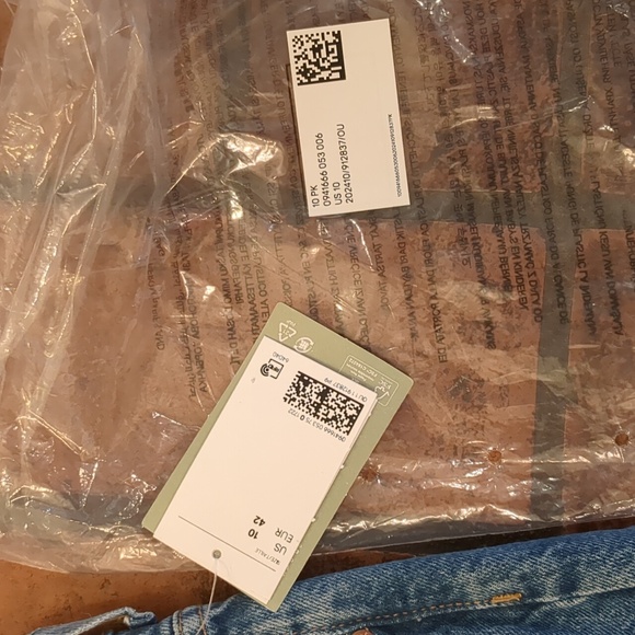 NWT H&M Mom Jeans- 10 - Picture 2 of 4